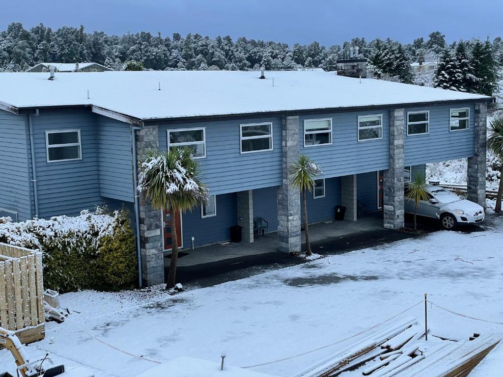 
Apartment with Mountain View

