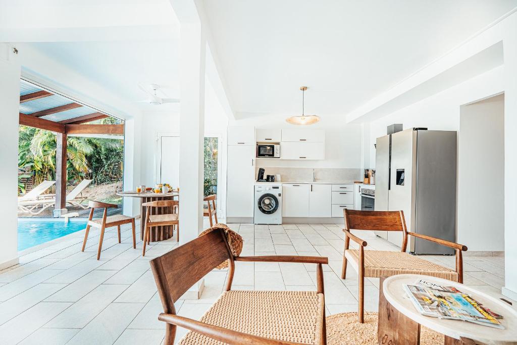 Kuchyň nebo kuchyňský kout v ubytování Appartement T3 -Villa Les Bougainvilliers
