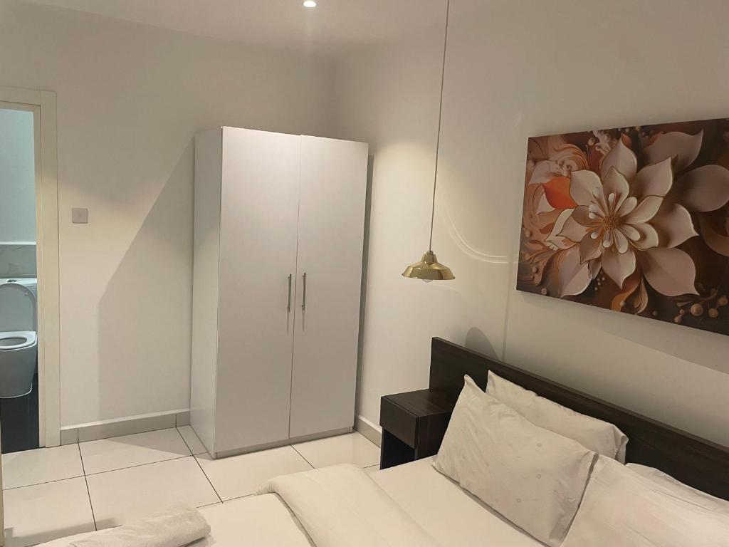 Golden Place Properties At The Embassy Gardens - Appartement D'une Chambre
