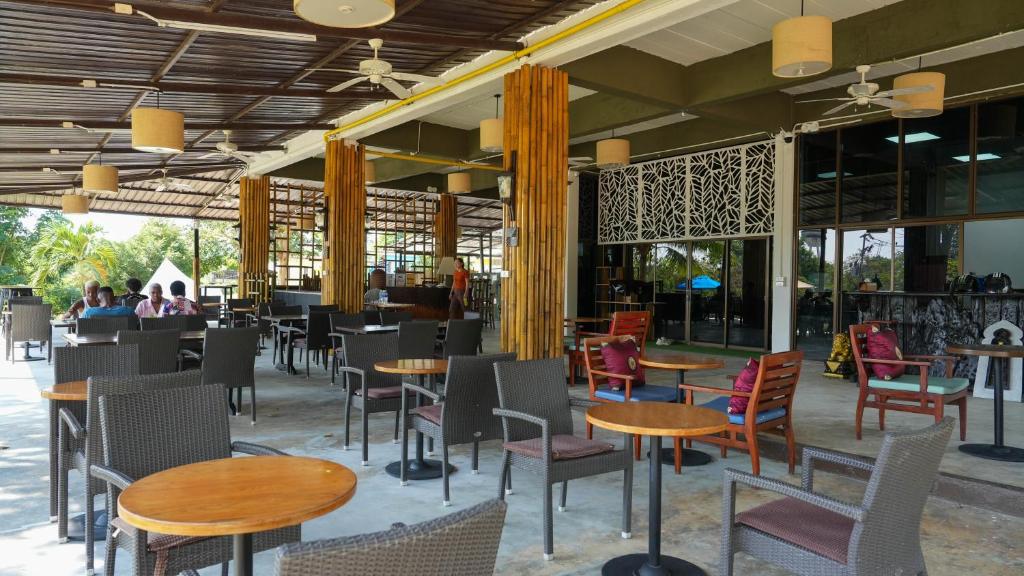 Restaurace v ubytování Green Gen Hotel, Mueang Phuket