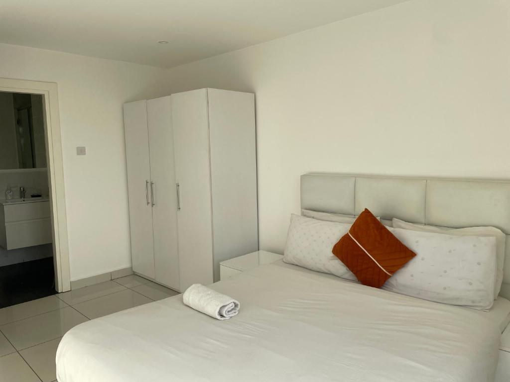 Golden Place Properties At The Embassy Gardens - Appartement De Deux Chambres