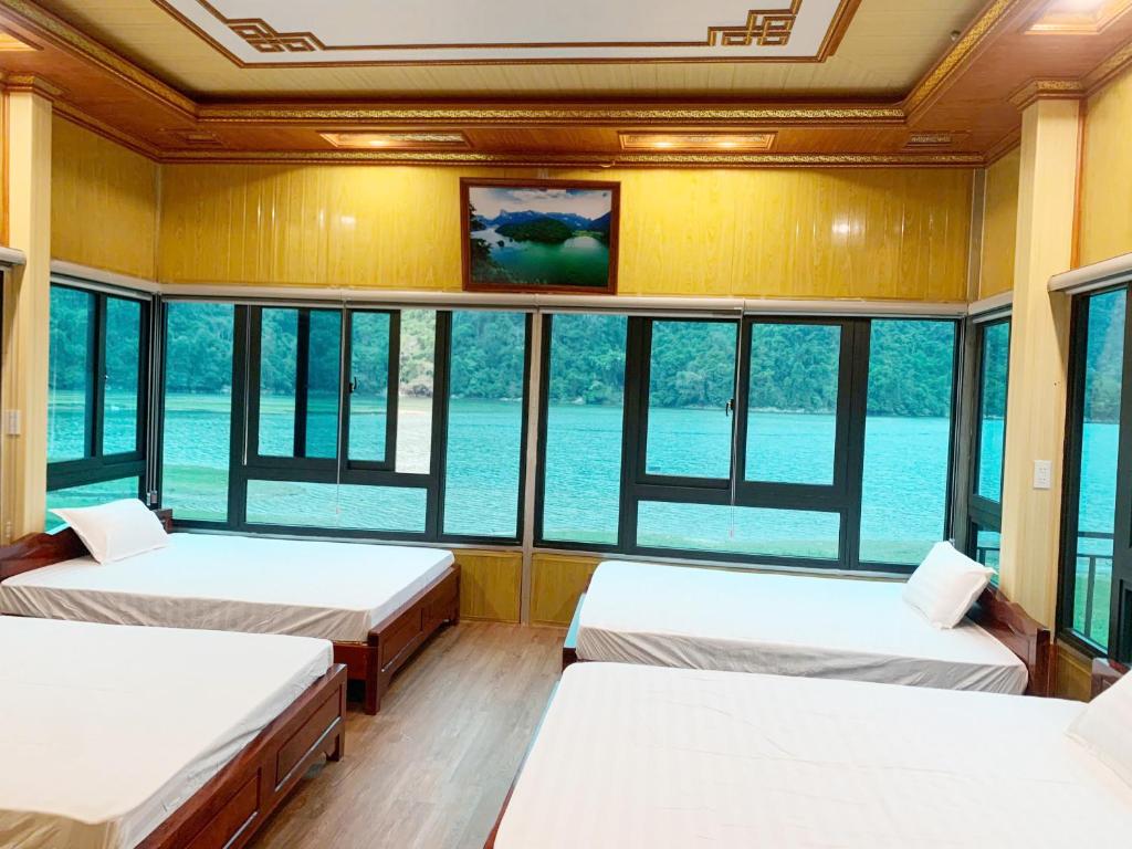 Nhà Nghỉ Sơn Lâm - Ba Bể lake Best view - Vierpersoonskamer Met Uitzicht Op Het Meer