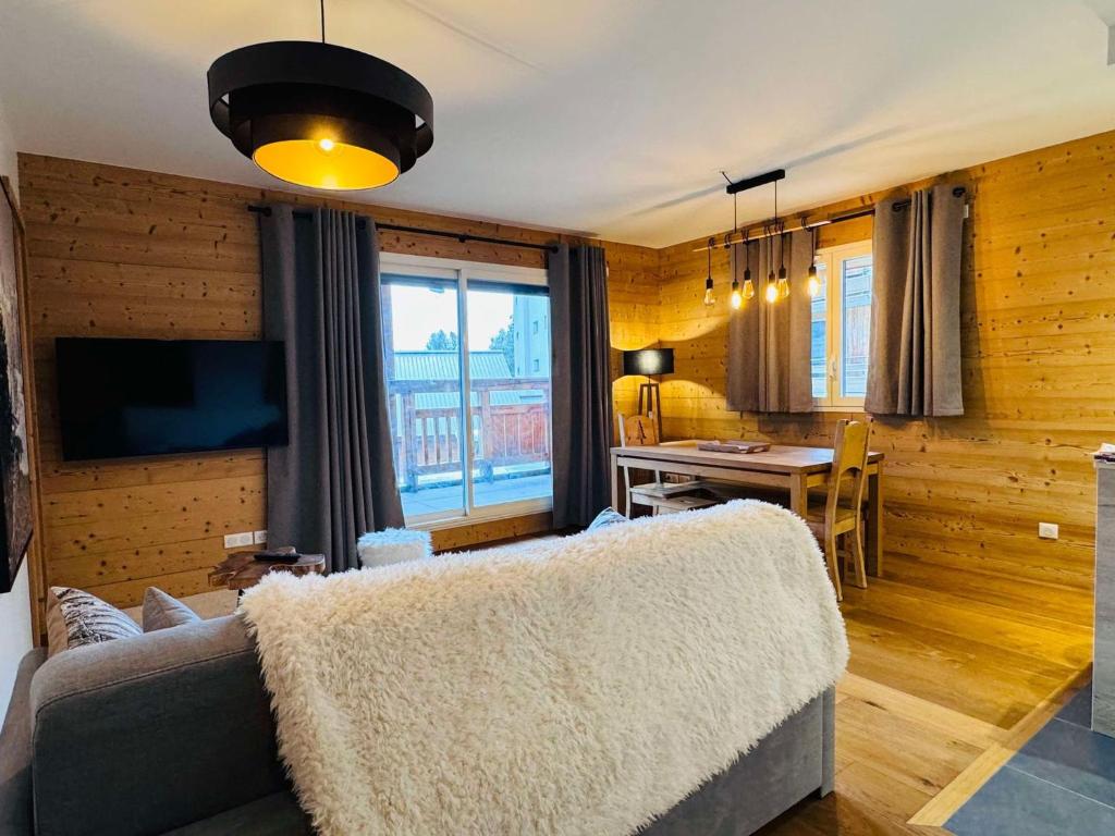 Appartement moderne 4 pièces, proche des remontées, parking inclus