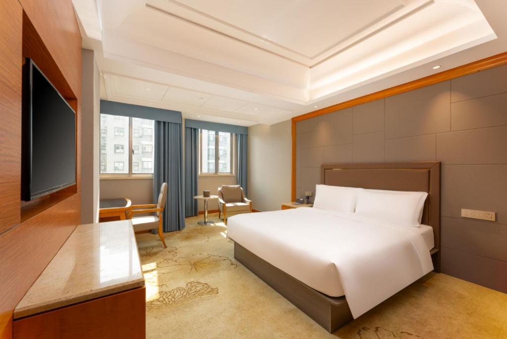 Postel nebo postele na pokoji v ubytování 上海戴斯温德姆酒店 Shanghai Days Wyndham Hotel