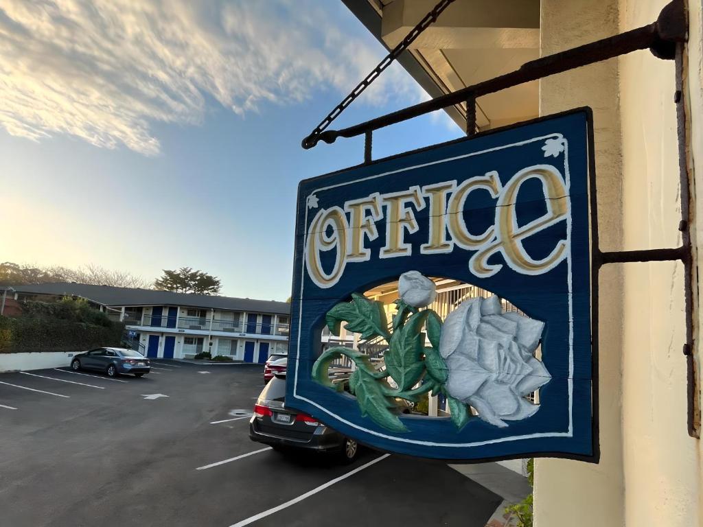 a sign on the side of a parking lot at Inn By the Bay Monterey in Monterey