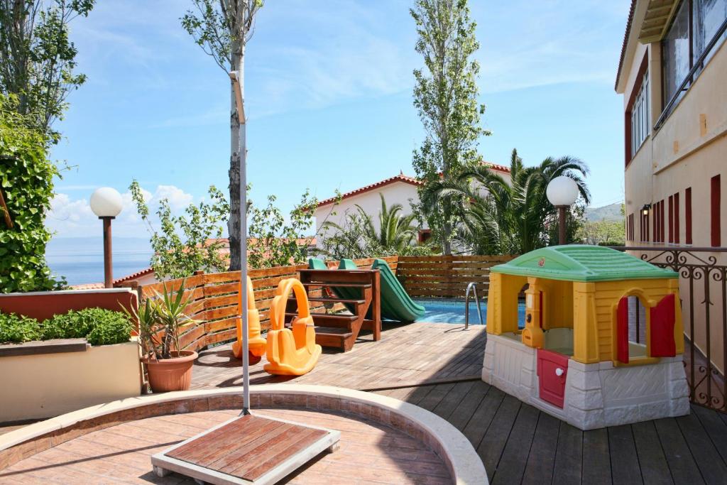 Bazén v ubytování Belvedere Aeolis Hotel nebo v jeho okolí