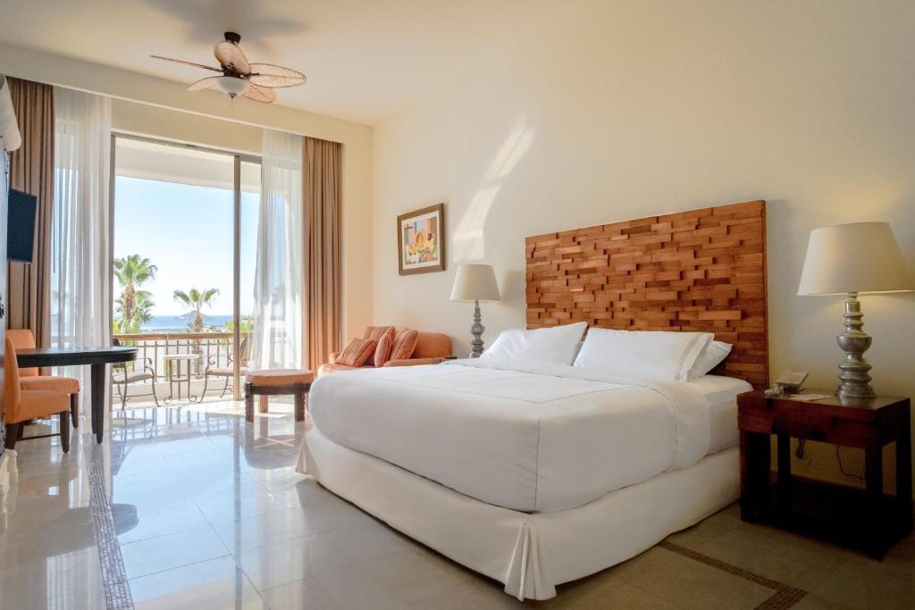 Postel nebo postele na pokoji v ubytování Marquis Los Cabos, an All - Inclusive, Adults - Only & No Timeshare Resort