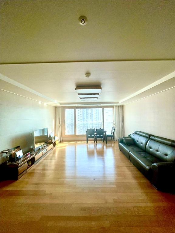 Χώρος καθιστικού στο Cozy APT with Home-Cooked Korean Meals