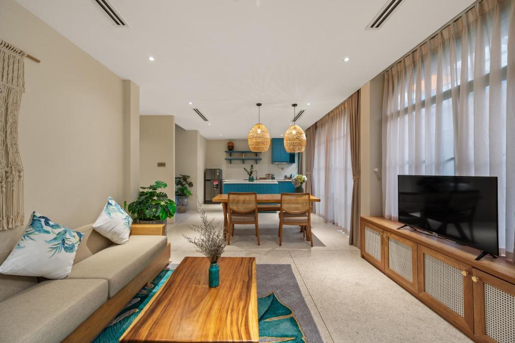 TV a/nebo společenská místnost v ubytování Serenity Retreat