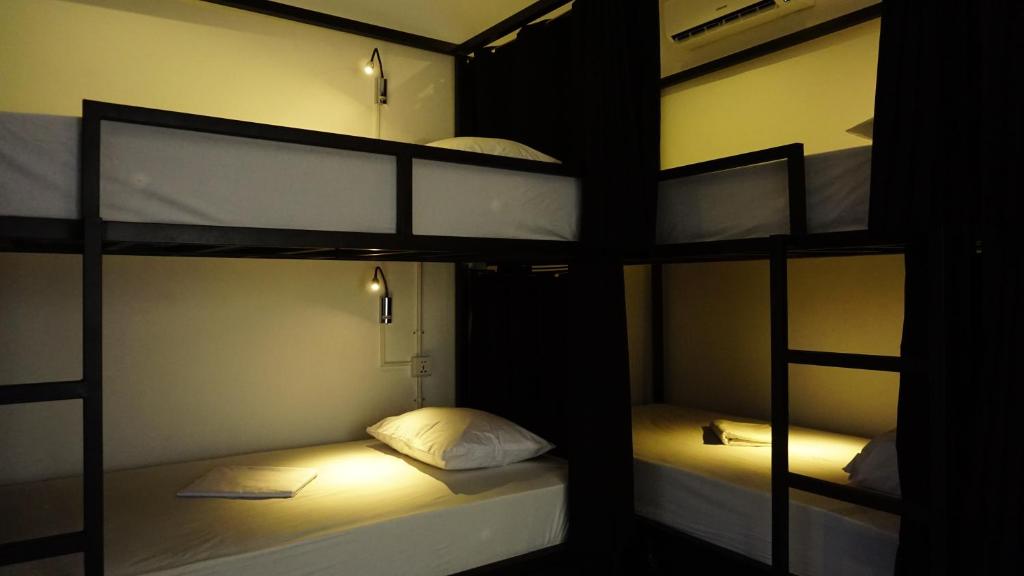 Postel nebo postele na pokoji v ubytování Lay Day Hostel Canggu