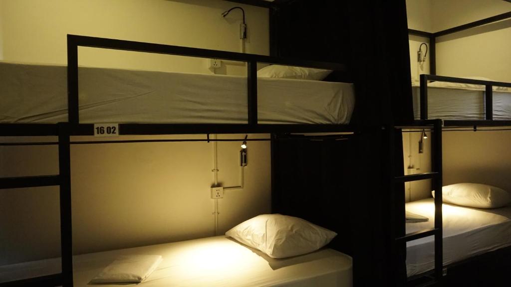 Postel nebo postele na pokoji v ubytování Lay Day Hostel Canggu
