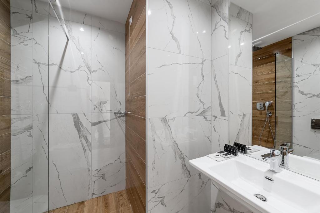 Tomis Garden Bucuresti - Resim 3