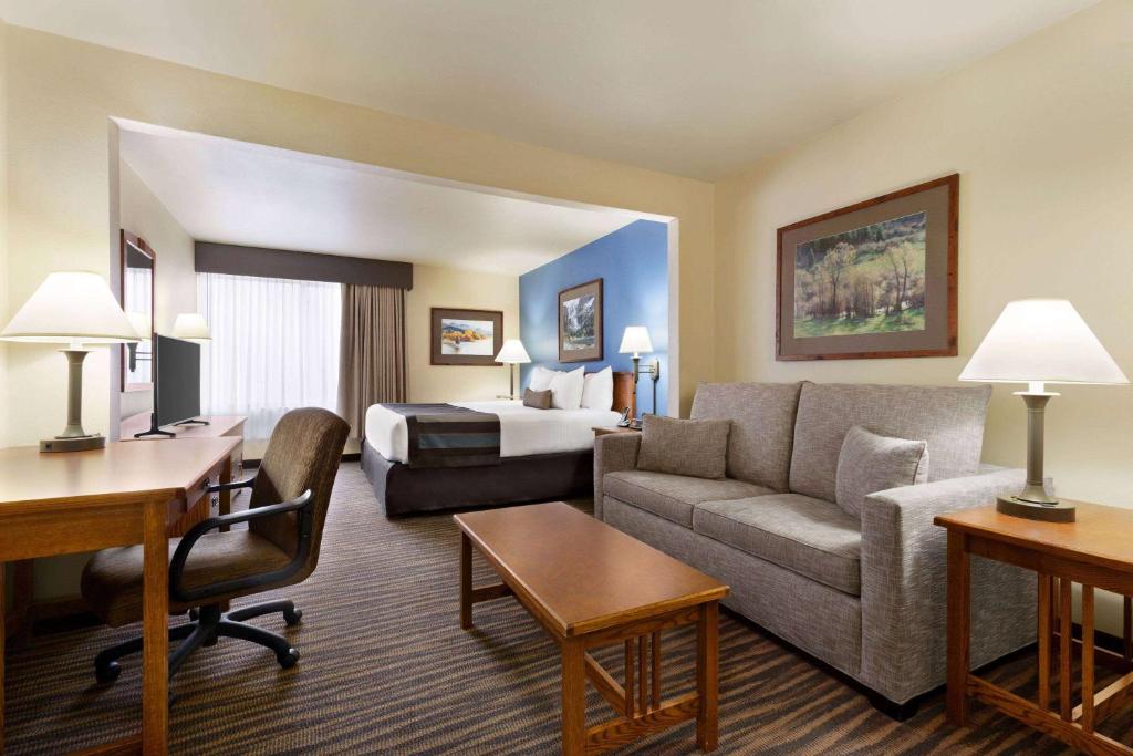 Wingate by Wyndham Denver Tech Center - Quarto King Deluxe Com Sofá-Cama - Não Fumador