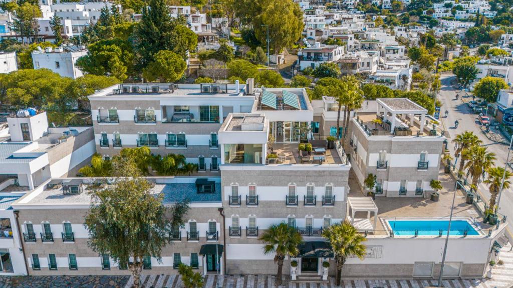 Bazén v ubytování Ena Boutique Hotel & Residences nebo v jeho okolí
