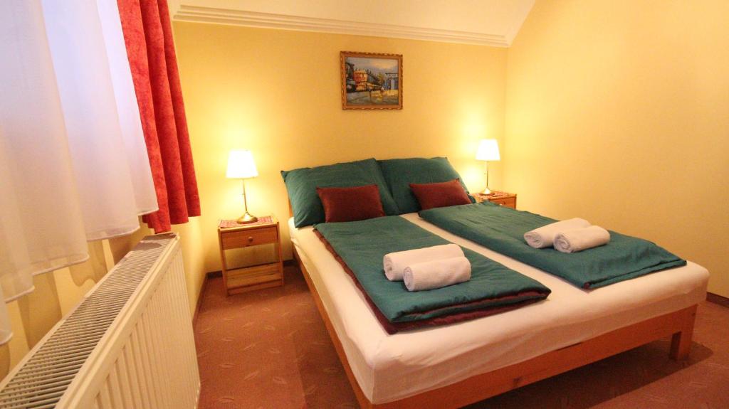 Posteľ alebo postele v izbe v ubytovaní Mandula Wellness Apartmanház
