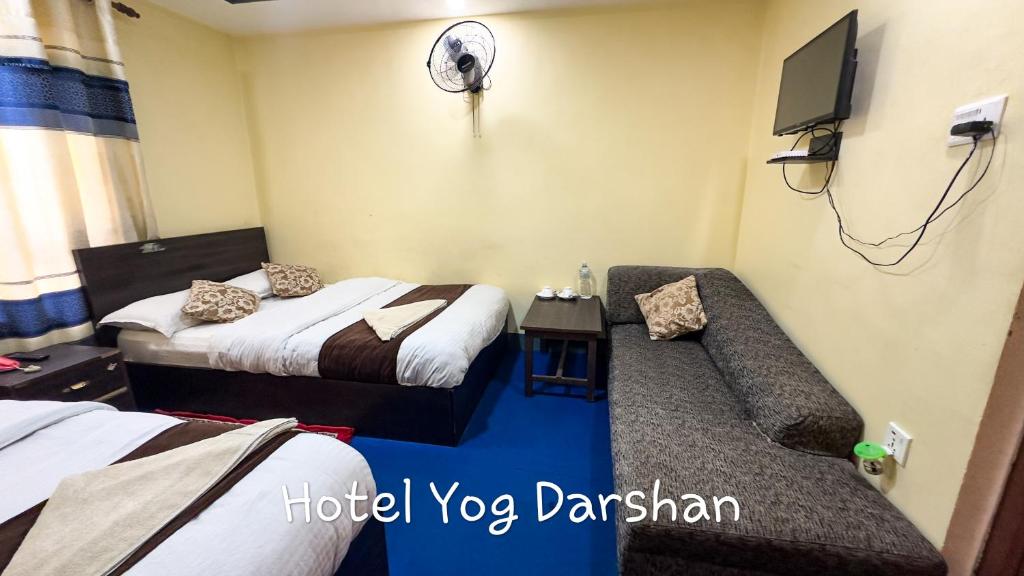 Hotel Yog Darshan房間的床
