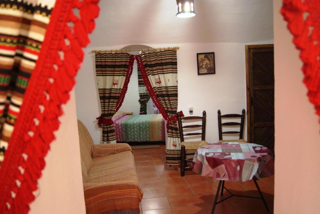 Posezení v ubytování Cuevas de María