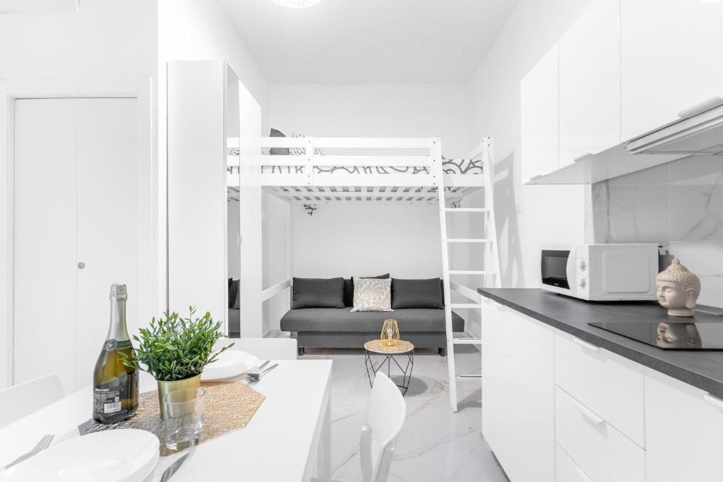 ARQ16 - Duomo-Loreto - Central - Modern