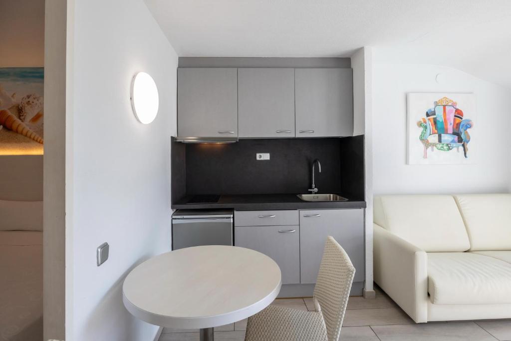 Kuchyň nebo kuchyňský kout v ubytování Aparthotel Miami Park