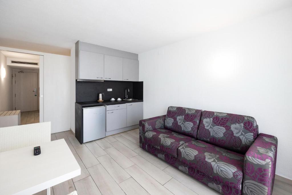 Kuchyň nebo kuchyňský kout v ubytování Aparthotel Miami Park