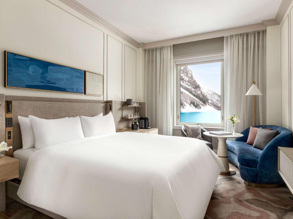 Postel nebo postele na pokoji v ubytování Fairmont Château Lake Louise