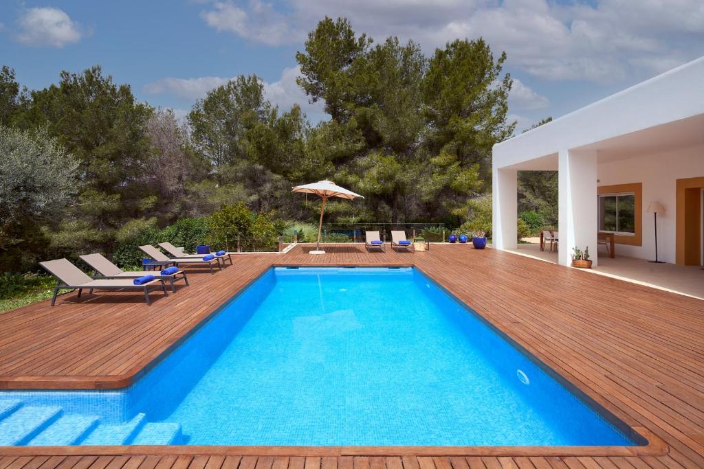 Bazén v ubytování Can coll des cocons barefoot house 5min from pacha nebo v jeho okolí