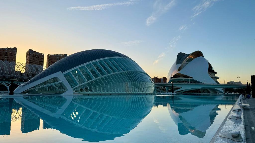 The swimming pool at or close to Cosy Rooms Bolsería
