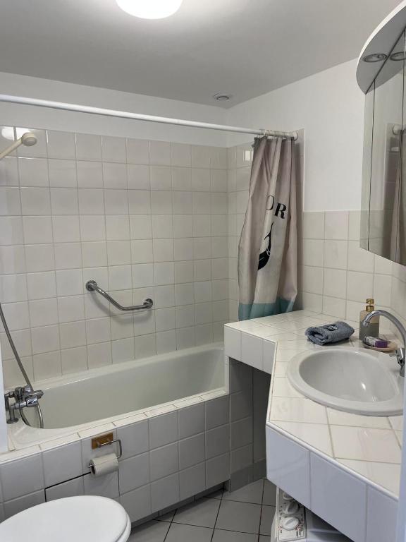 Kúpeľňa v ubytovaní Studio cosy, bord de mer, Le Pouldu
