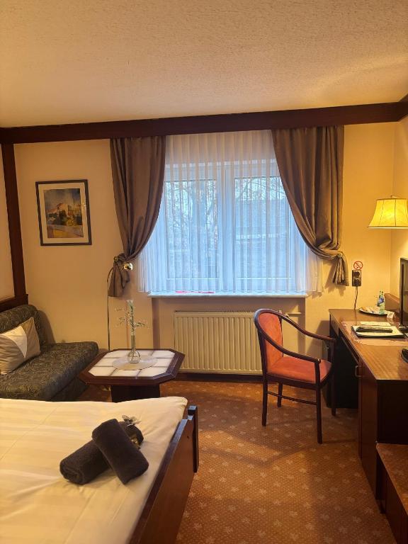 Postel nebo postele na pokoji v ubytování Hotel Hubertus Gernsheim Rhein