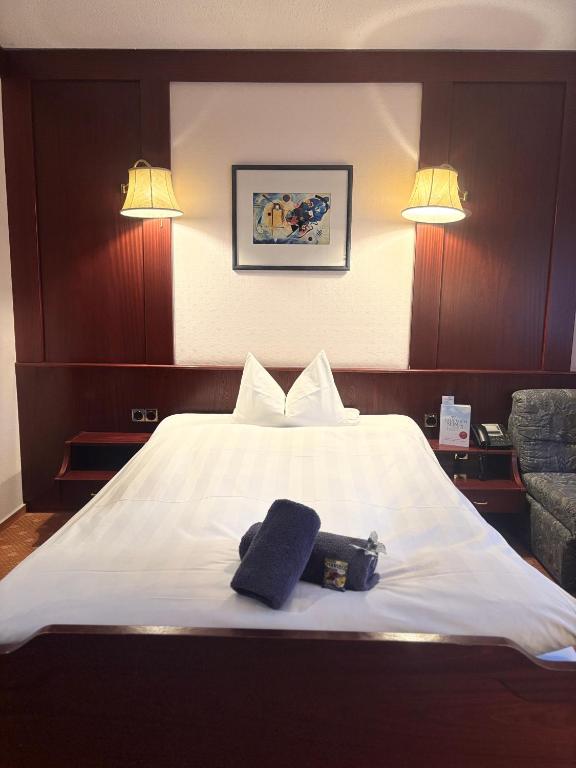 Postel nebo postele na pokoji v ubytování Hotel Hubertus Gernsheim Rhein