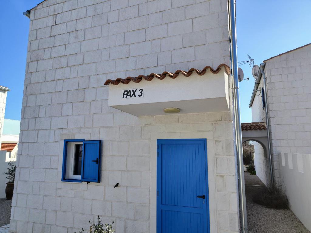 Pax Houses - Deluxe Two-Bedroom Villa With Private Pool
