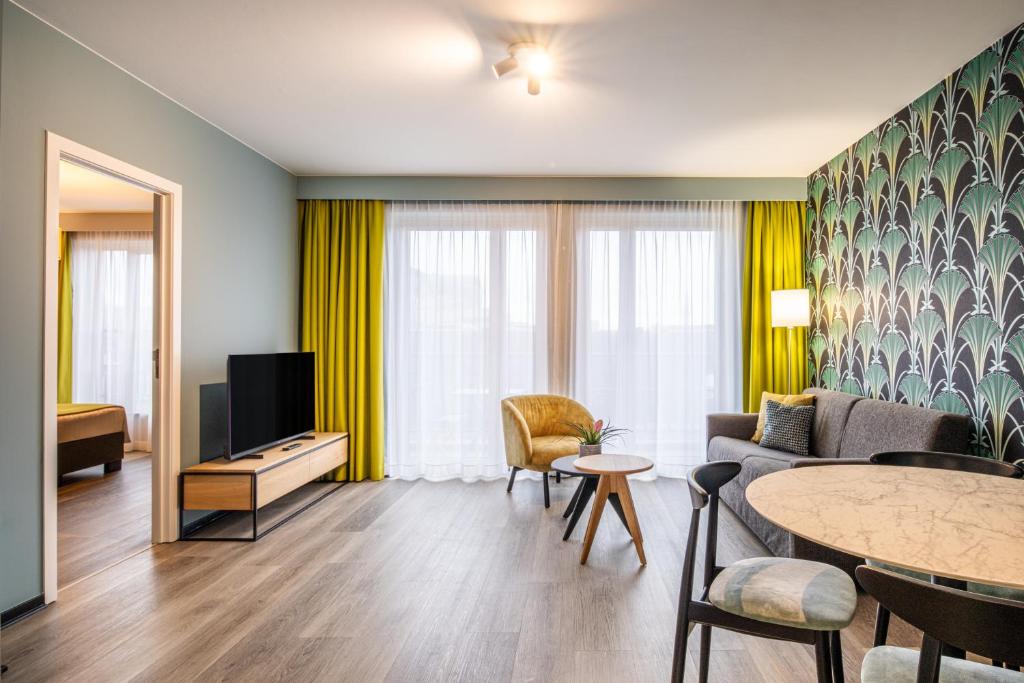 Televiisor ja/või meelelahutuskeskus majutusasutuses Thon Hotel Residence Parnasse Aparthotel