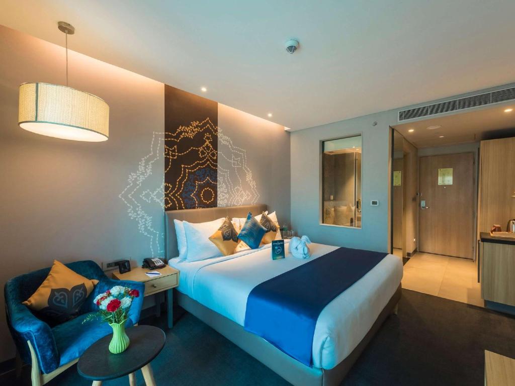 Postel nebo postele na pokoji v ubytování Grand Mercure Mysore - An Accor Brand