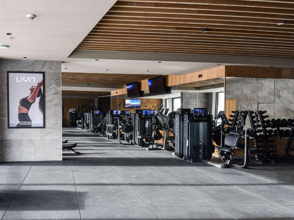 Posilňovňa alebo fitness centrum v ubytovaní Swissôtel Damian Jasna