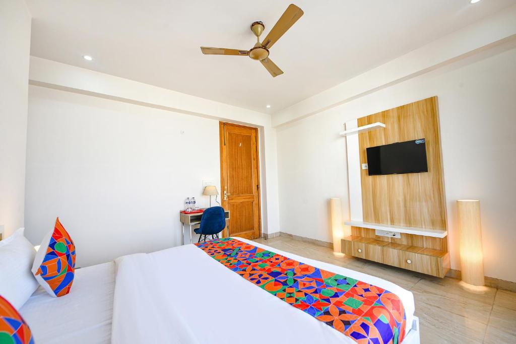 TV a/nebo společenská místnost v ubytování FabHotel AR Suites