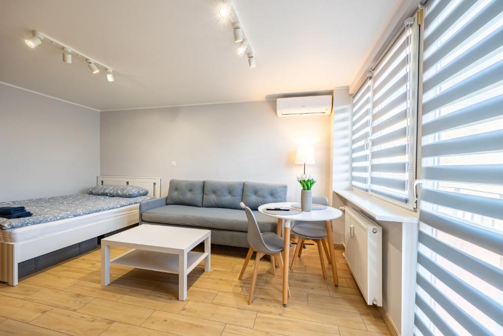 a small room with a couch and a table at Apartament Szczecin - Kobalt Brama Portowa II in Szczecin