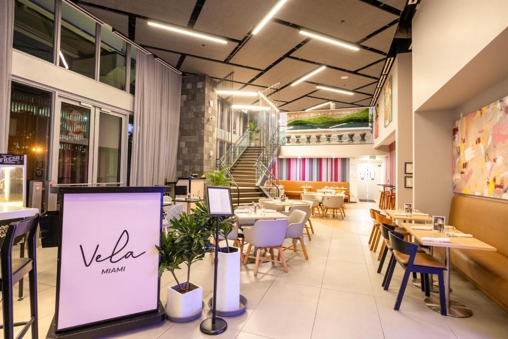 Restaurace v ubytování YOTELPAD Miami
