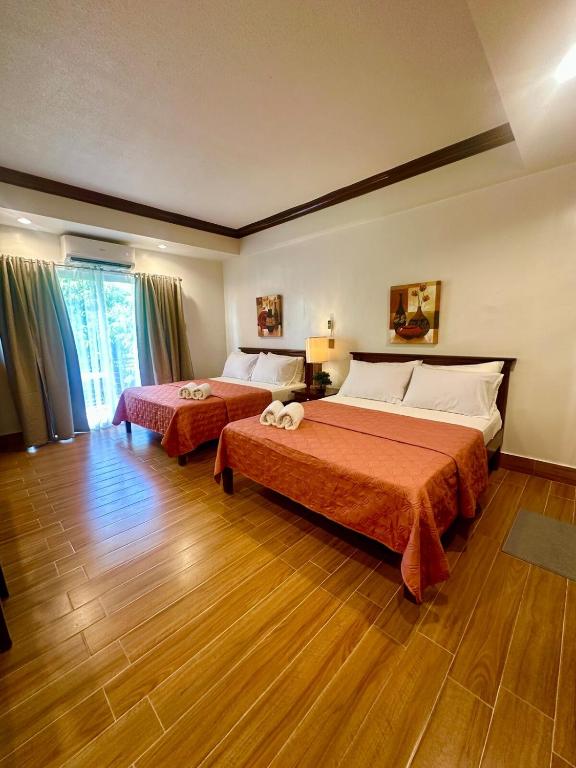 Postel nebo postele na pokoji v ubytování Club Balai Isabel Taal Lakeview 305 Malvar