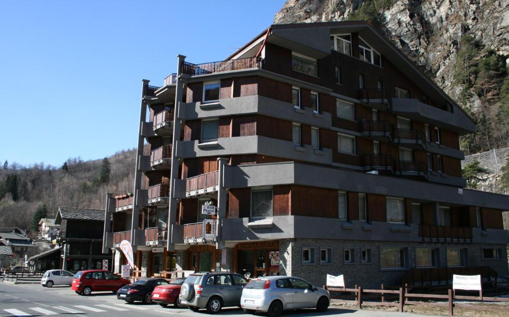 Nespecifikovaný výhled na hory nebo výhled na hory při pohledu z hotelu