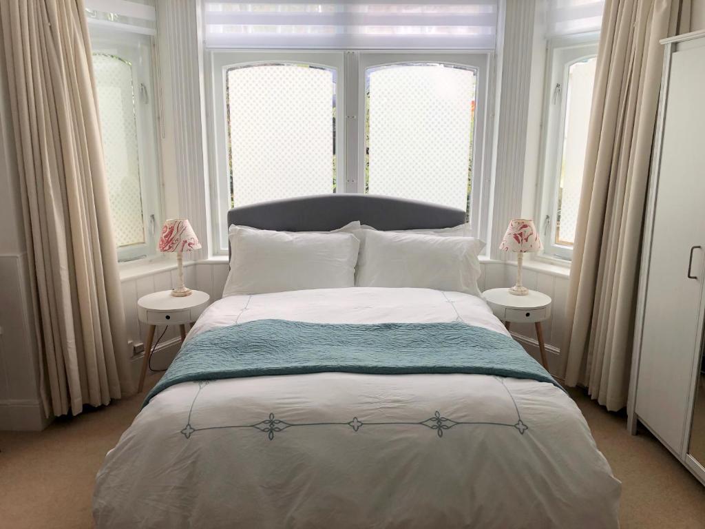 Spacious comfortable flat with free parking in East Finchley, Muswell Hill & close to Alexandra Palace - One-Bedroom Apartment