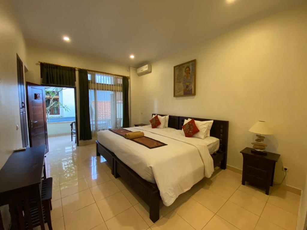 Postel nebo postele na pokoji v ubytování Brata Inn Ubud