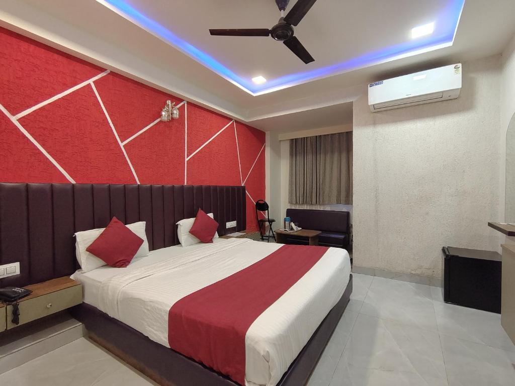 Postel nebo postele na pokoji v ubytování Hotel Avadh Palace, Subhash Bridge, RTO Circle, Ahmedabad