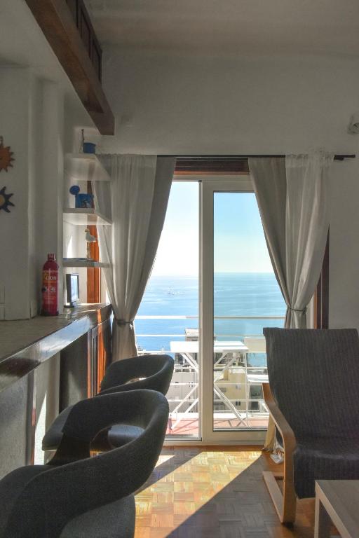 Modern Apartment with Stunning Piraeus Views