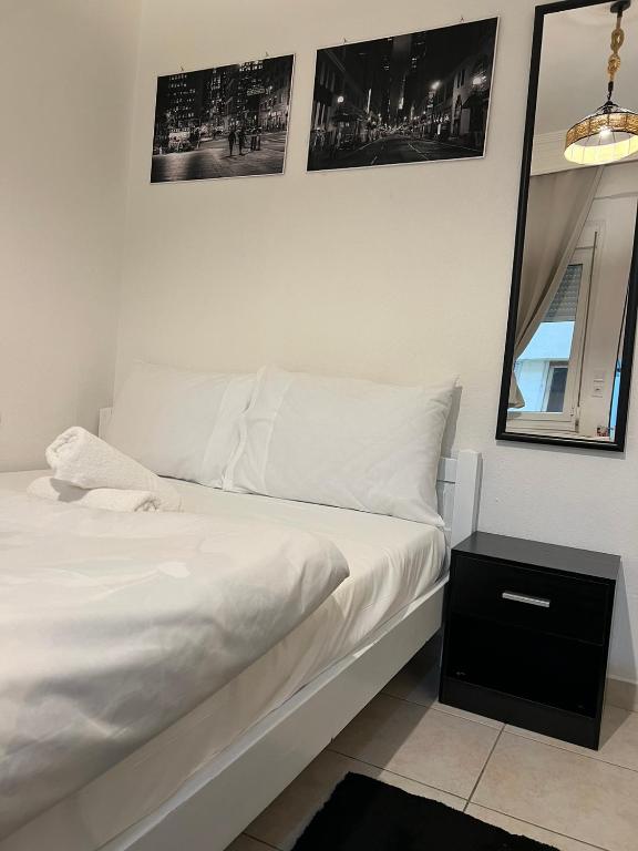 Postel nebo postele na pokoji v ubytování Sunset Studio
