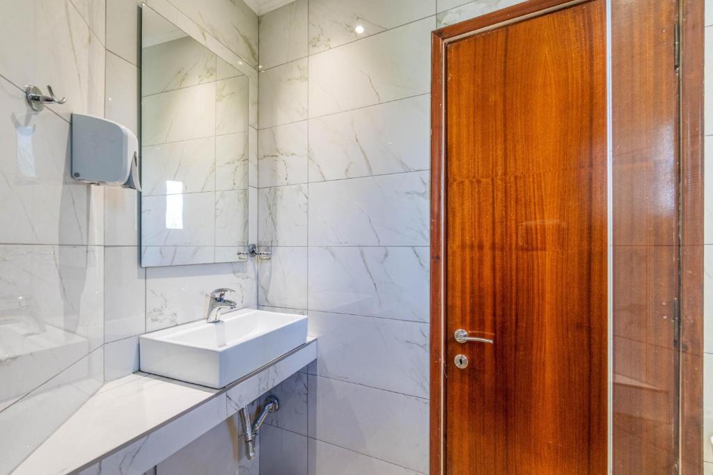 Angela Hotel & Apartments - Studio With Balcony