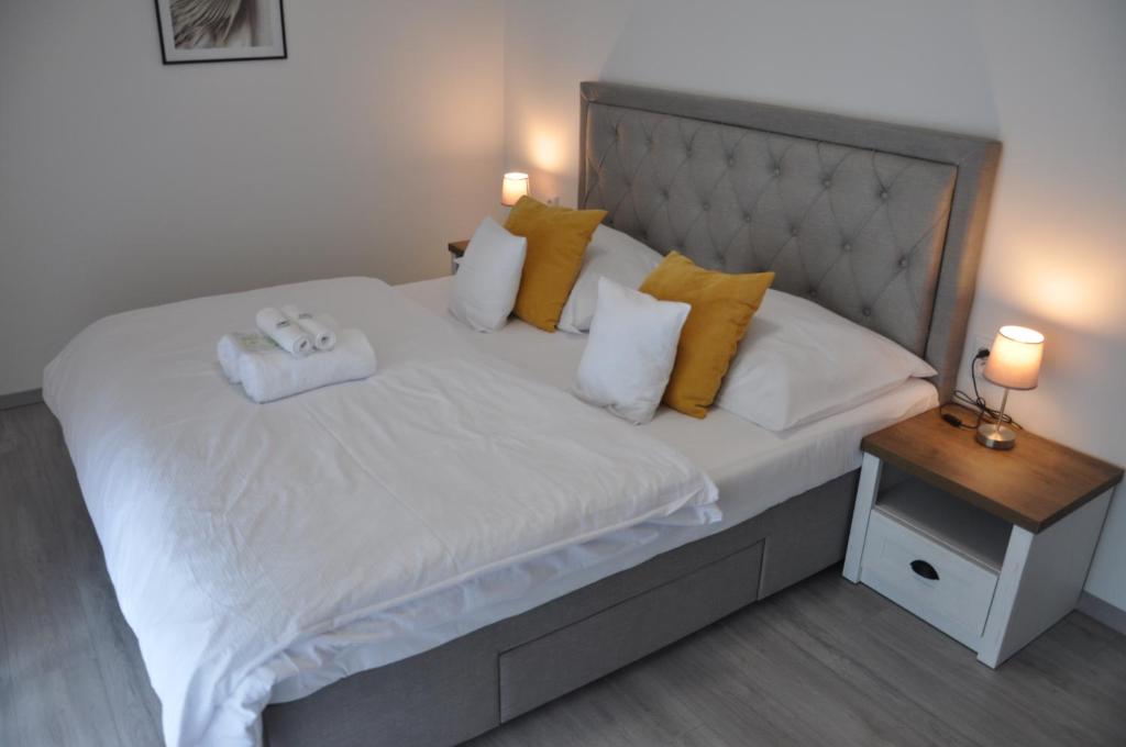 Postel nebo postele na pokoji v ubytování Magnolia Apartman