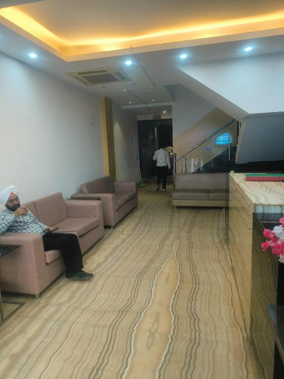 TV a/nebo společenská místnost v ubytování Hotel Good Palace Karol Bagh