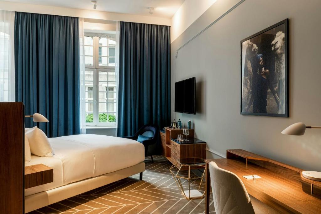 Televisor o centre d'entreteniment de Sapphire House Antwerp, Autograph Collection by Marriott