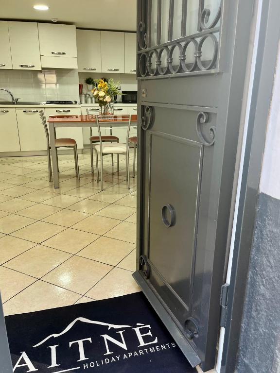 Kuchnia lub aneks kuchenny w obiekcie Aitnè - Holiday Apartments