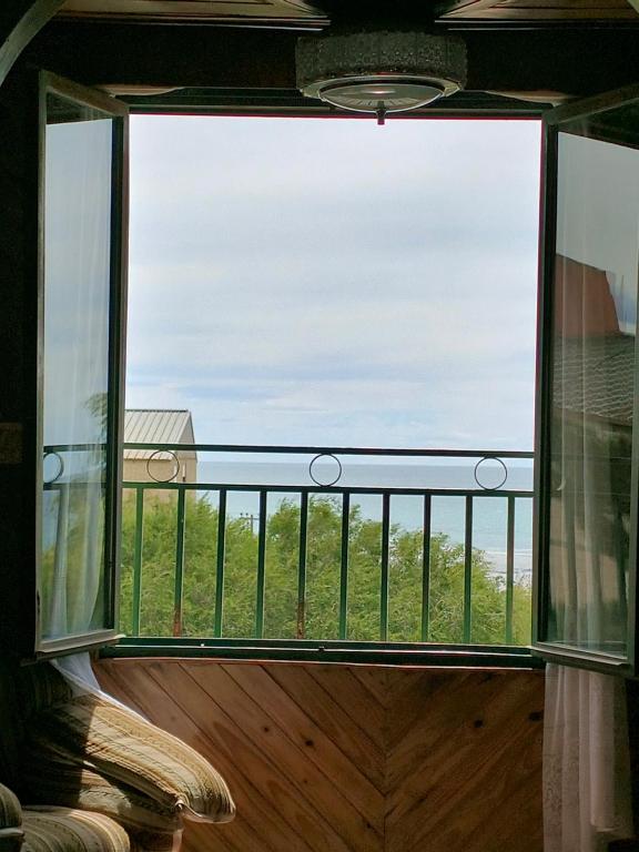 a window view of the ocean from a house at Departamento en el tercer piso in Caleta Olivia